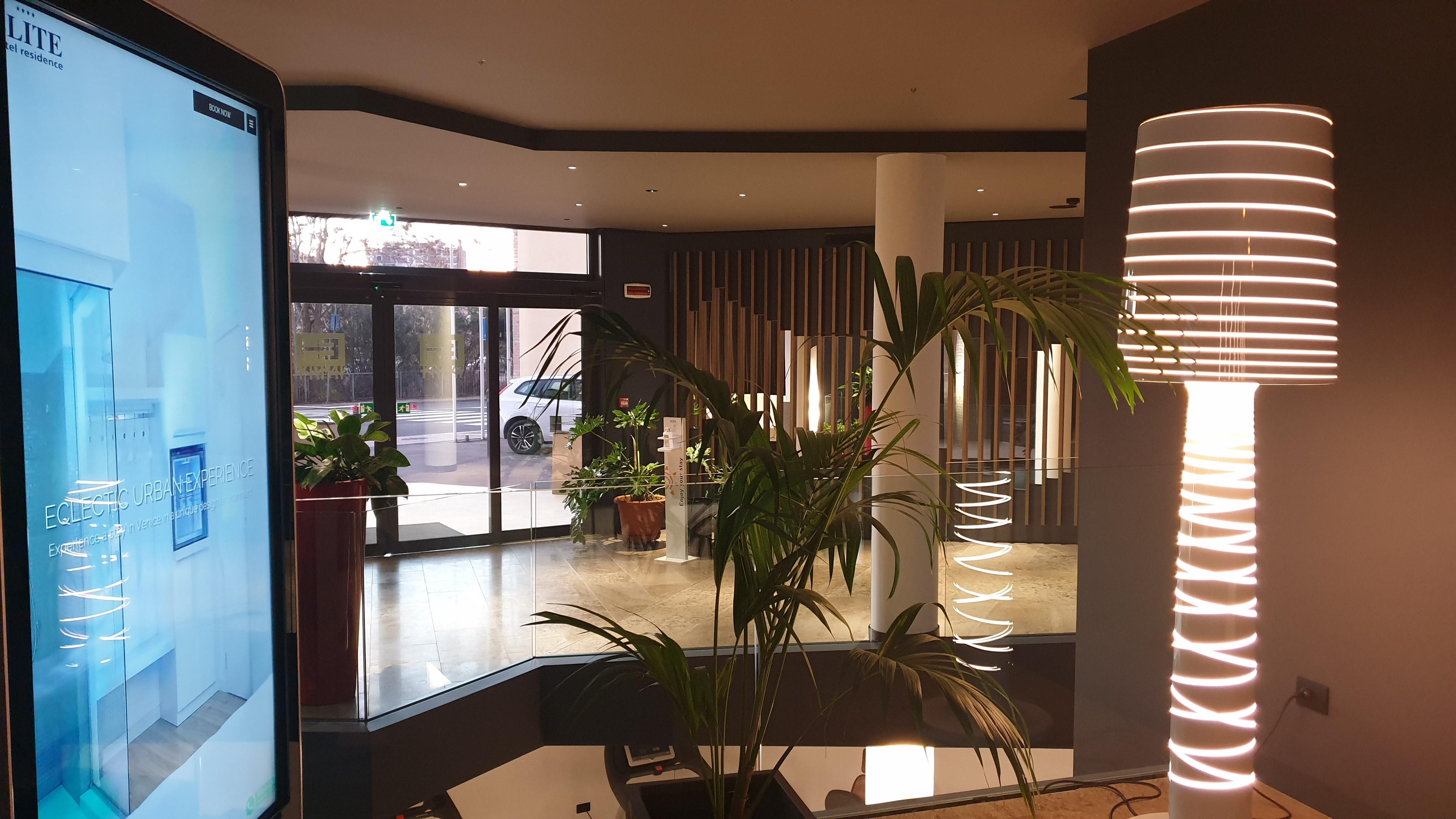 Aparthotel Elite & 4*
